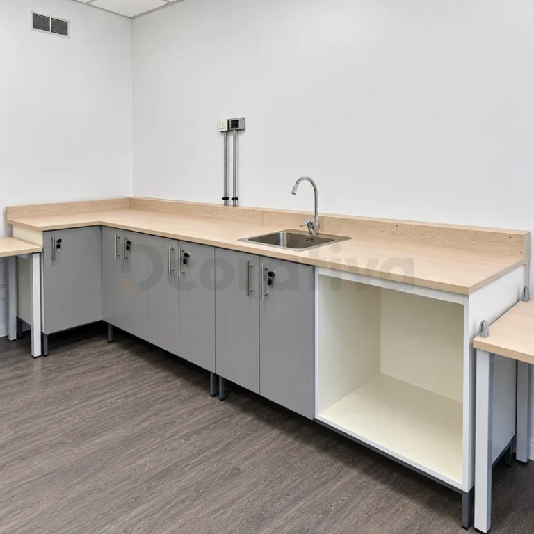 Mueble clínico en L gris con cubierta de madera