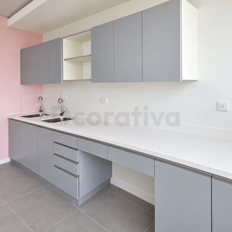 Muebles clínicos grises con gabinetes superiores
